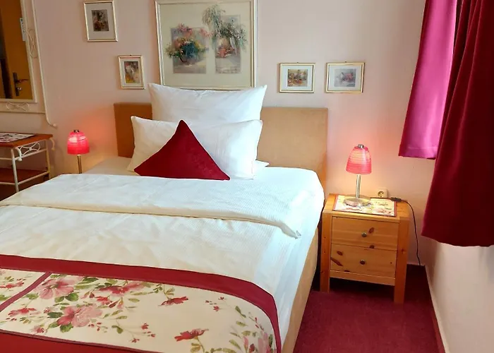 Logis L Gutshof فندق *